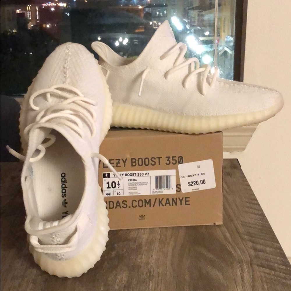 Yeezy 350 v2 Cream Used 8.5/10 - Size 10.5